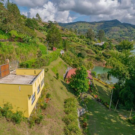 Descanso Bajo La Piedra Del Penol Guatapé Buitenkant foto