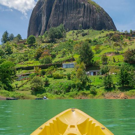 Descanso Bajo La Piedra Del Penol Guatapé Buitenkant foto