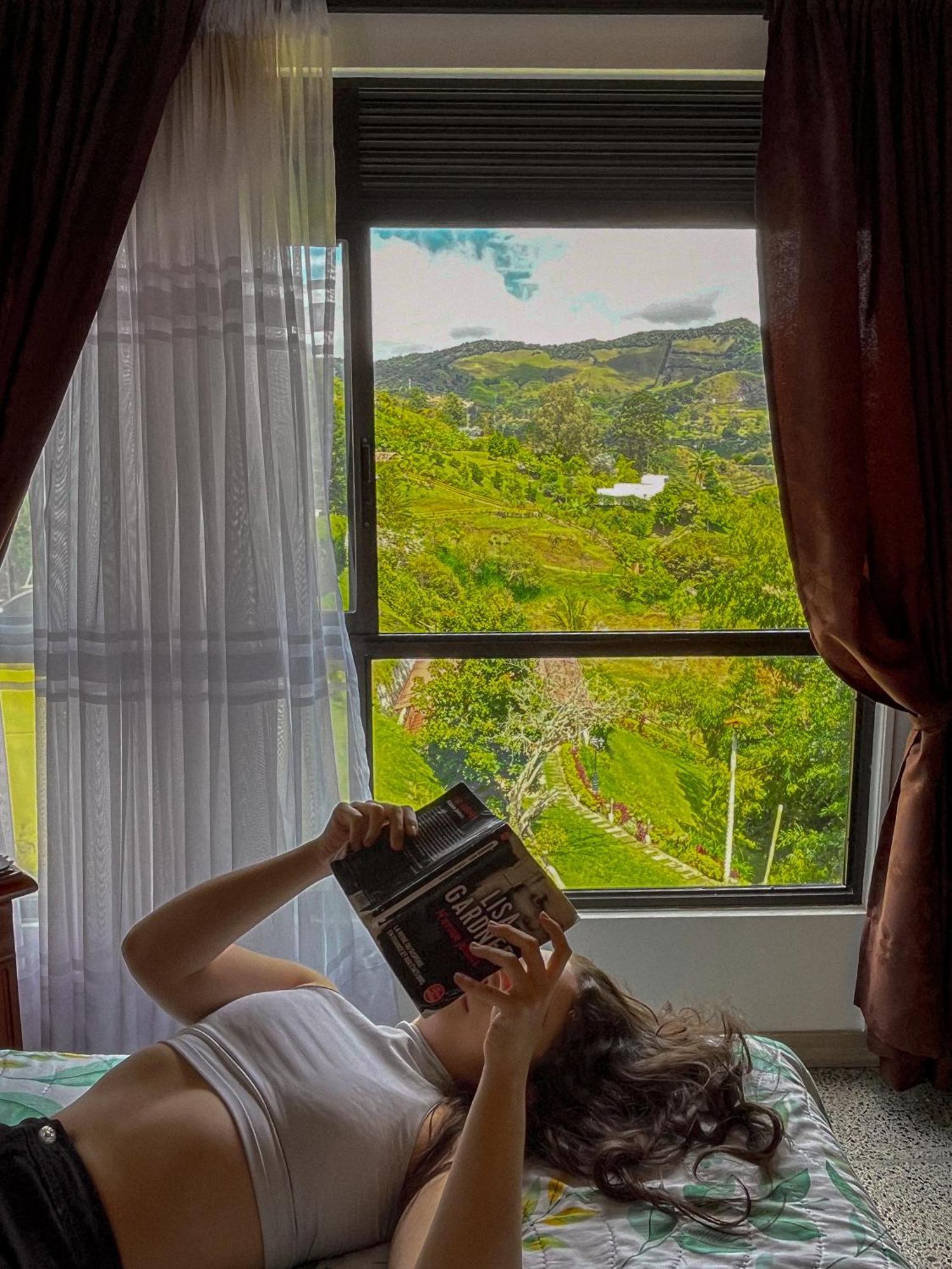 Descanso Bajo La Piedra Del Penol Guatapé Buitenkant foto