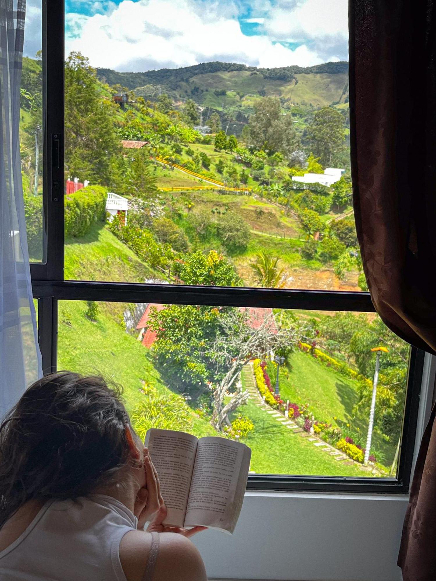 Descanso Bajo La Piedra Del Penol Guatapé Buitenkant foto