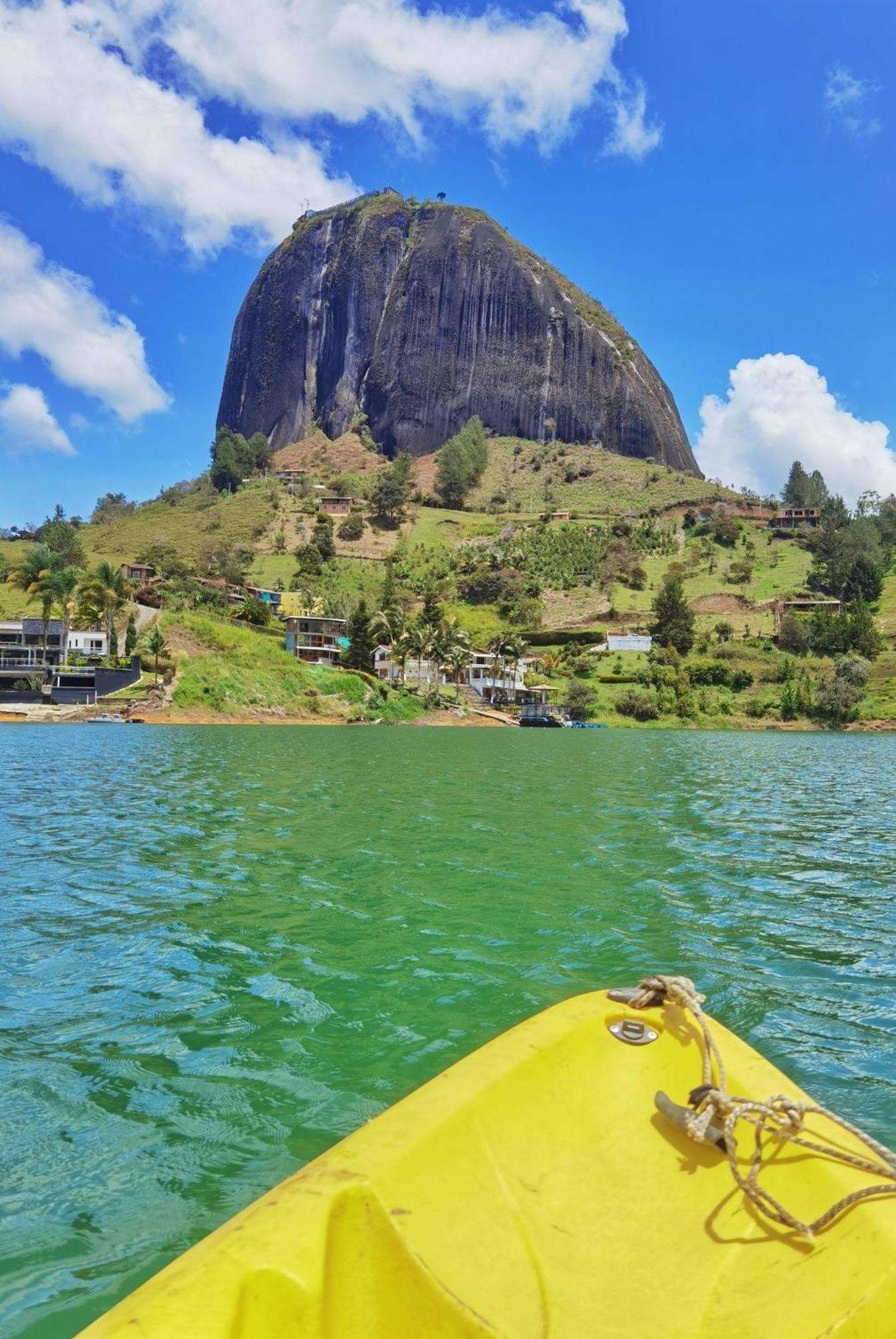 Descanso Bajo La Piedra Del Penol Guatapé Buitenkant foto