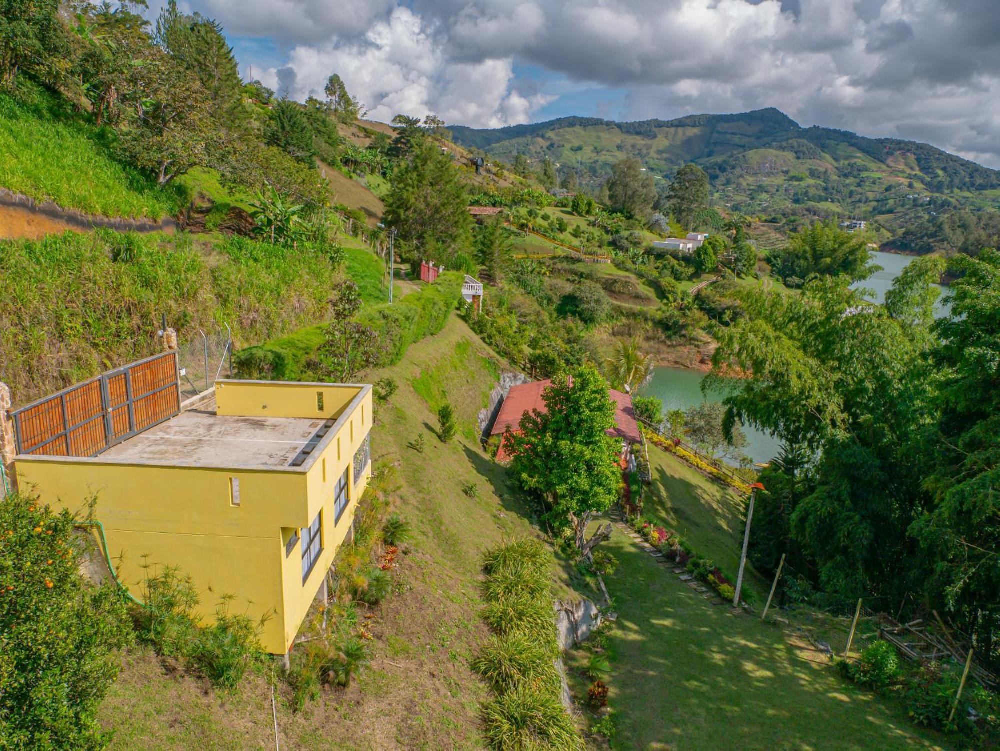Descanso Bajo La Piedra Del Penol Guatapé Buitenkant foto
