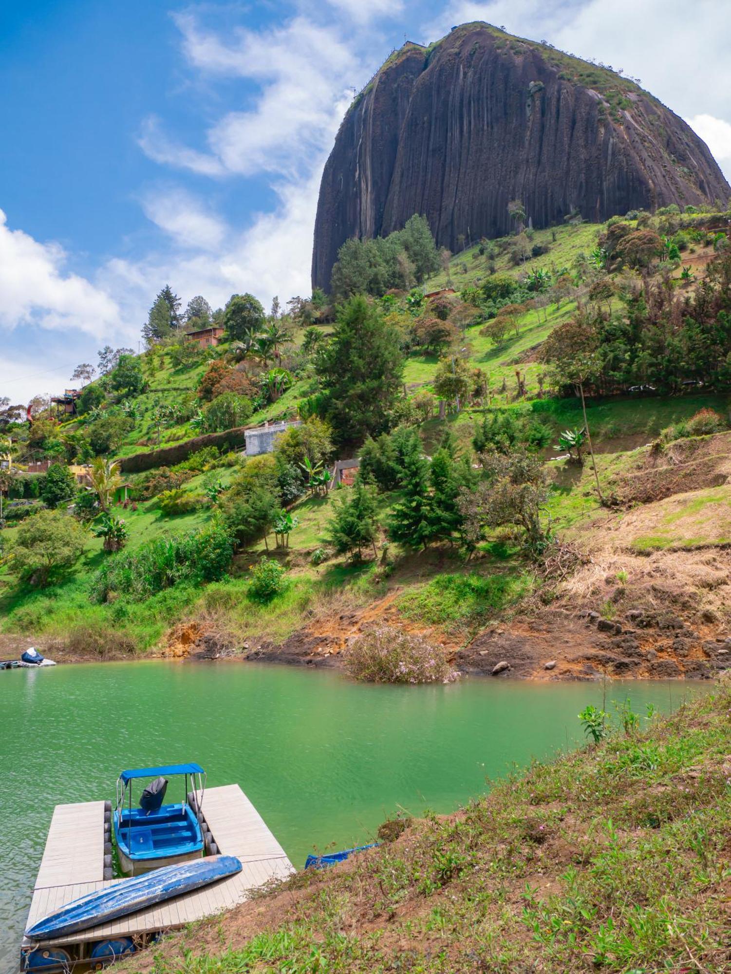 Descanso Bajo La Piedra Del Penol Guatapé Buitenkant foto